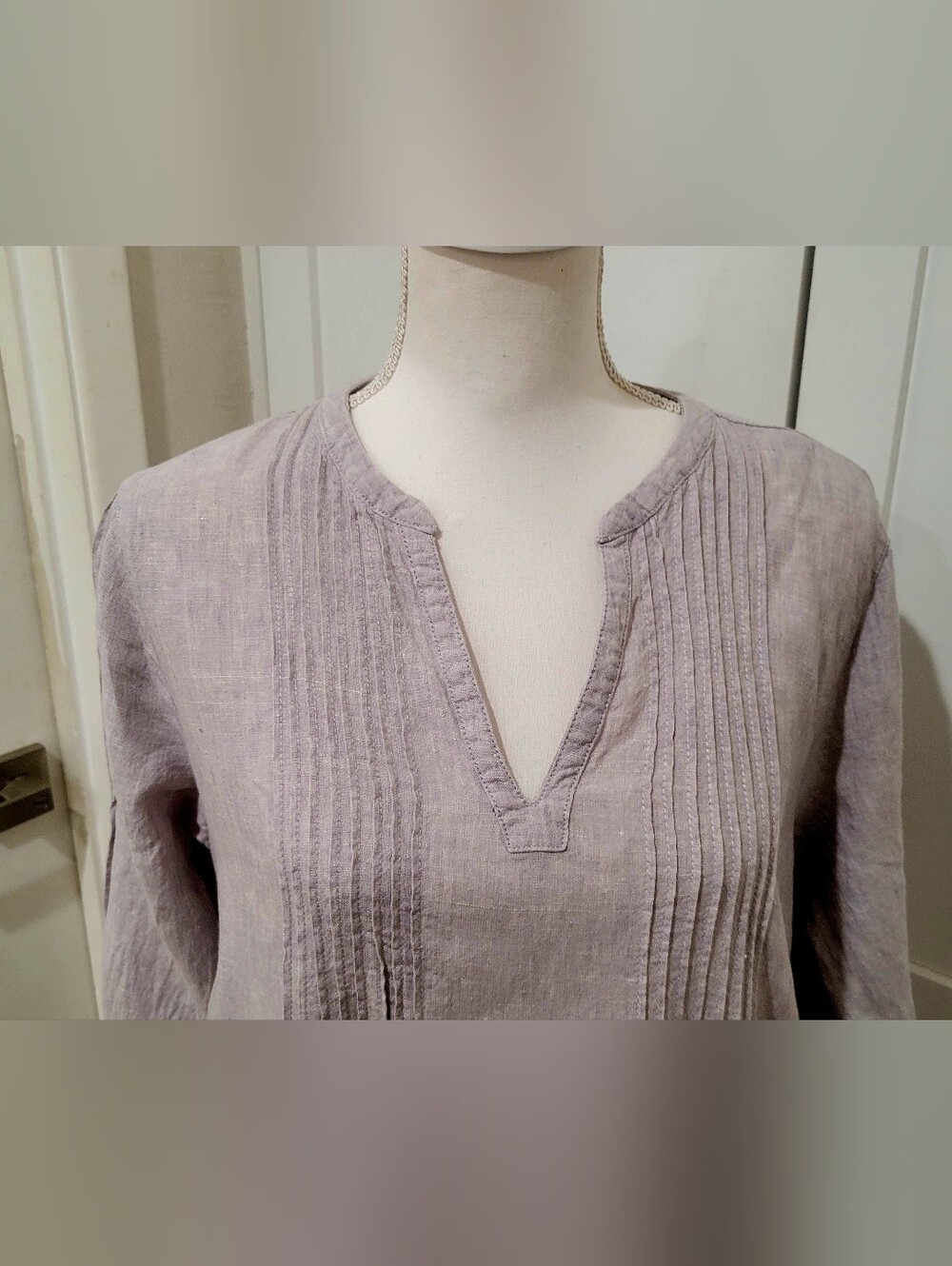 Tahari 100% Linen Light Gray Long Sleeve Pintuck Tunic Top | Size Medium - Picture 3 of 8